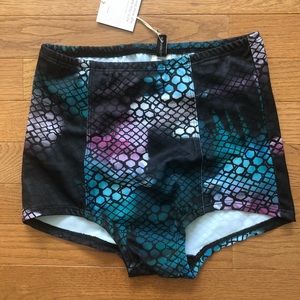 Onzie High Waisted Hot Yoga Shorts One Size